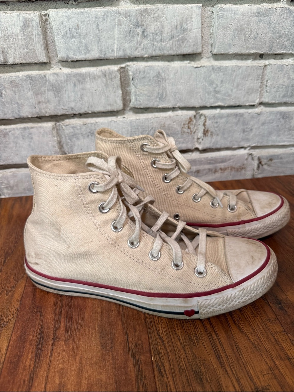 Converse Low-Top Beige Canvas Sneakers with Pink Nail Accent